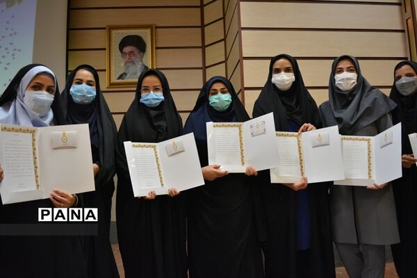 مراسم تقدیر و تشکر از همکاران پایگاه تجمیعی واکسیناسیون فرهنگیان ناحیه یک مشهد مقدس