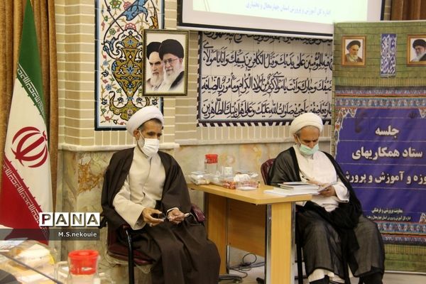 برگزاری نشست همکاریهای حوزه و آموزش و پرورش در شهرکرد