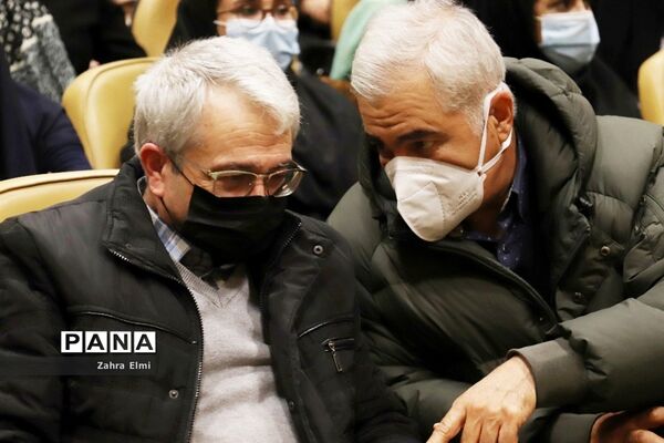 نشست رونمایی از مجموعه شعر کاغذ پران