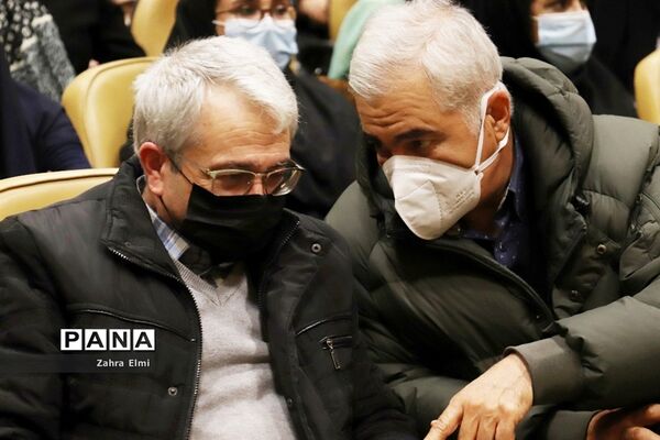 نشست رونمایی از مجموعه شعر کاغذ پران