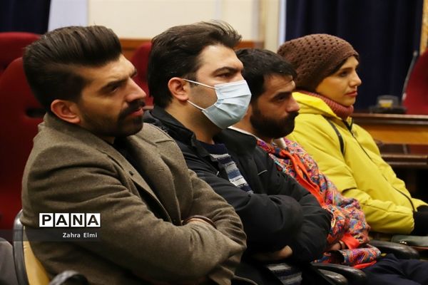 نشست رونمایی از مجموعه شعر کاغذ پران