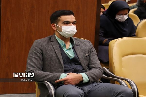 نشست رونمایی از مجموعه شعر کاغذ پران