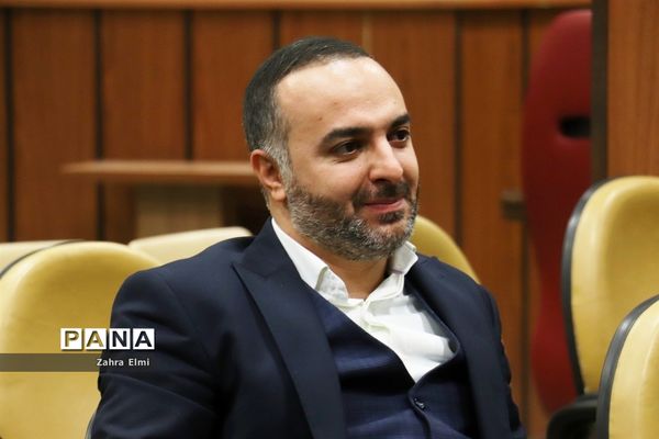 نشست رونمایی از مجموعه شعر کاغذ پران