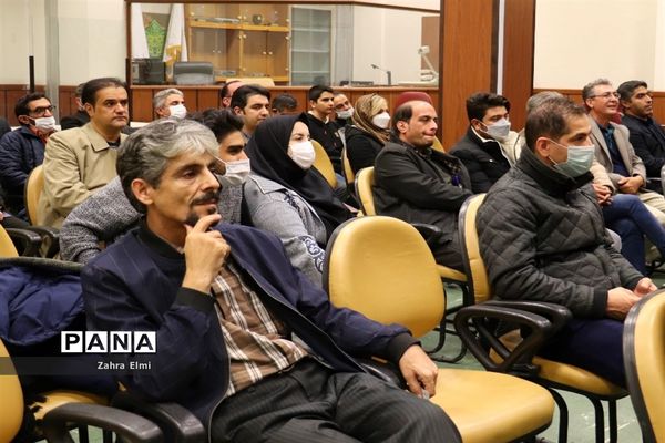 نشست رونمایی از مجموعه شعر کاغذ پران