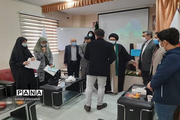 تقدیر از برگزیدگان  قرآنی در رودهن