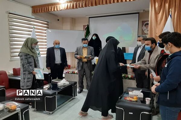 تقدیر از برگزیدگان  قرآنی در رودهن