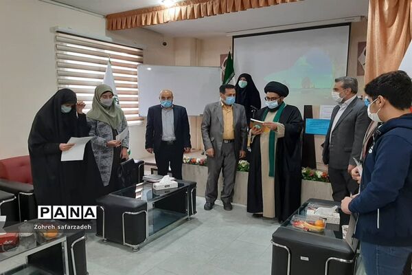 تقدیر از برگزیدگان  قرآنی در رودهن