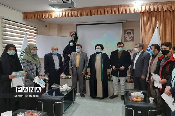 تقدیر از برگزیدگان  قرآنی در رودهن