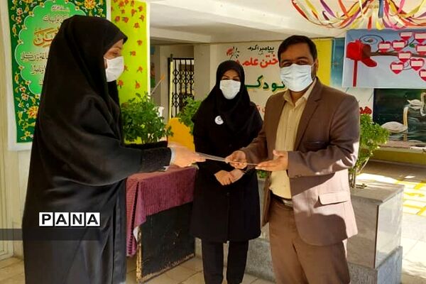 تجلیل از دانش‌آموزان فعال در یادواره شهدای پردیس