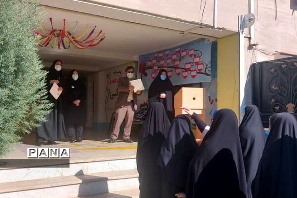 تجلیل از دانش‌آموزان فعال در یادواره شهدای پردیس