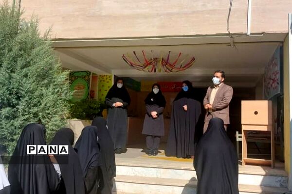 تجلیل از دانش‌آموزان فعال در یادواره شهدای پردیس
