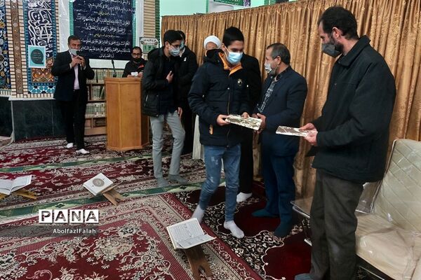 محفل انس با قرآن در مدرسه بصیری کاشمر