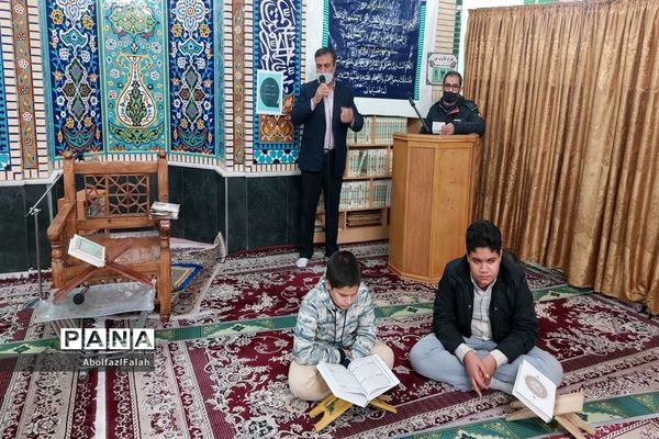 محفل انس با قرآن در مدرسه بصیری کاشمر