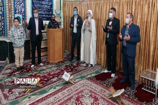 محفل انس با قرآن در مدرسه بصیری کاشمر