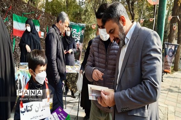 برپایی نمایشگاه کتاب در سرای محله صاحب الزمان منطقه ۱۴
