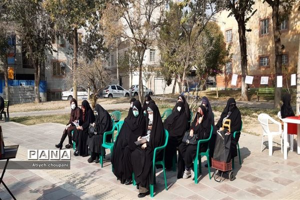 برپایی نمایشگاه کتاب در سرای محله صاحب الزمان منطقه ۱۴