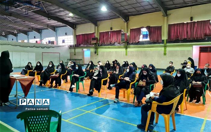 کارگاه آموزشی معلمان ورزش و آموزگاران پایه تربیت بدنی