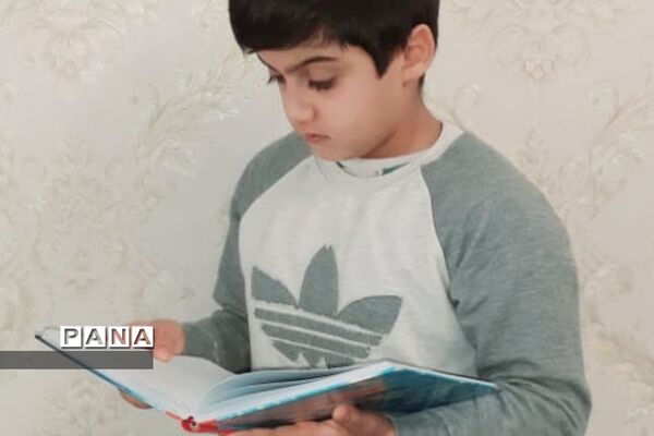 کتابخوانی دانش آموزی در دبستان دانش پردیس