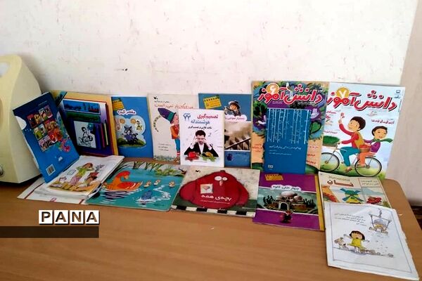 کتابخوانی دانش آموزی در دبستان دانش پردیس