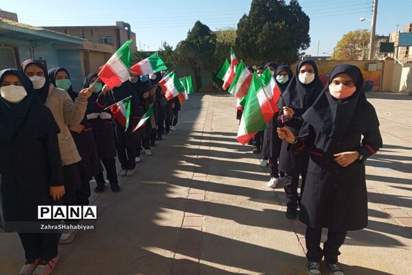 مراسم ویژه هفته بسیج در دبیرستان فرزانگان کاشمر برگزار شد