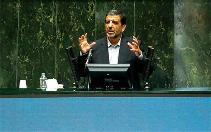ضرغامی: مزیت‌های گردشگری و ظرفیت‌های اقامتی بقعه‌های متبرکه توسعه یابد