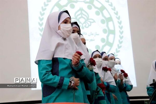 تجلیل از  دانش ‌آموزان مقام‌آور پیشتاز