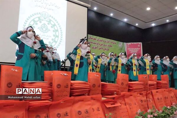 تجلیل از  دانش ‌آموزان مقام‌آور پیشتاز