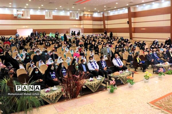 تجلیل از  دانش ‌آموزان مقام‌آور پیشتاز