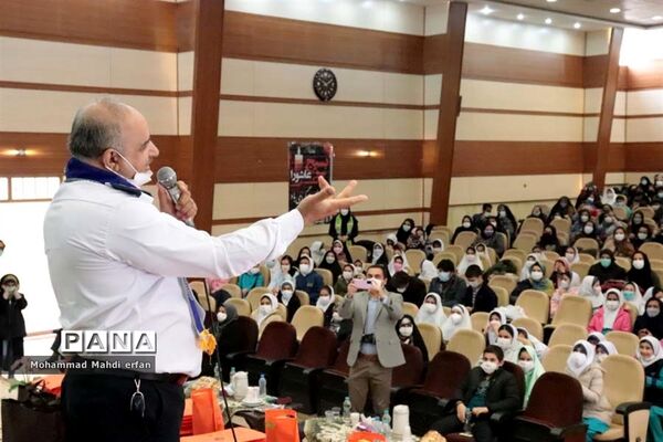 تجلیل از  دانش ‌آموزان مقام‌آور پیشتاز