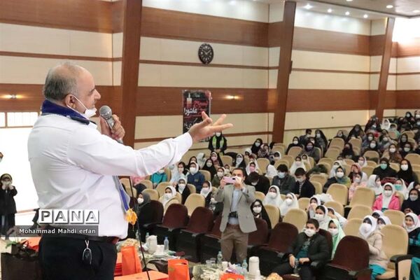 تجلیل از  دانش ‌آموزان مقام‌آور پیشتاز