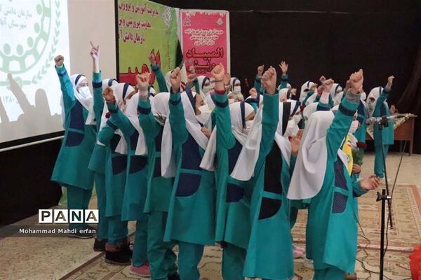 تجلیل از  دانش ‌آموزان مقام‌آور پیشتاز