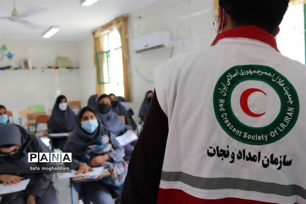 برگزاری کلاس‌های کانون دانش‌آموزی هلال احمر در دبیرستان قاضی گله‌دار