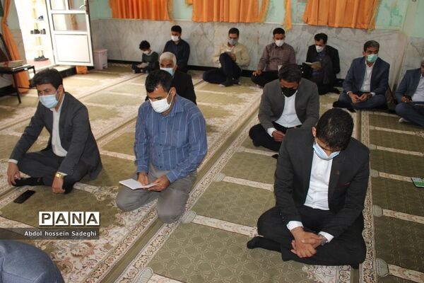 قرائت زیارت عاشورا در اداره‌کل آموزش و پرورش استان بوشهر