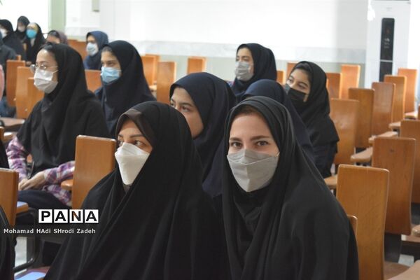 گرامیداشت هفته کتاب و کتابخوانی و آیین نواختن زنگ کتاب در دبیرستان مهشید مصلی نژاد ناحیه یک مشهد