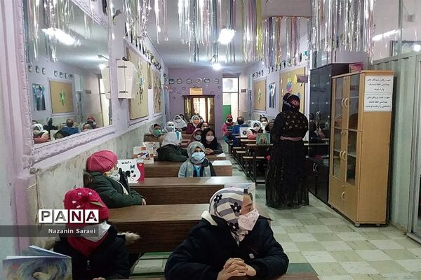 اهدای بسته فرهنگی به دانش‌آموزان واحد‌های آموزشی روستایی اسلامشهر