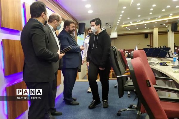 مراسم تقدیر از دانش‌آموزان سمپاد برگزیده در جشنواره کاپ استانی  قم