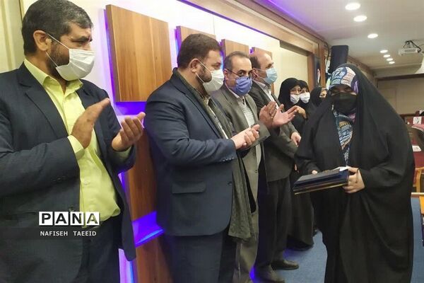 مراسم تقدیر از دانش‌آموزان سمپاد برگزیده در جشنواره کاپ استانی  قم