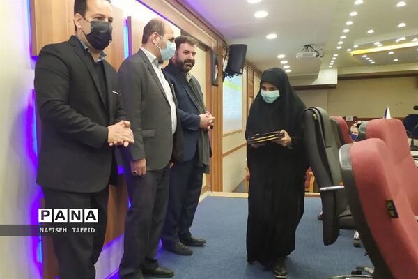 مراسم تقدیر از دانش‌آموزان سمپاد برگزیده در جشنواره کاپ استانی  قم