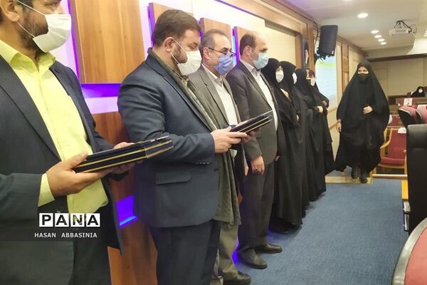 مراسم تقدیر از دانش‌آموزان سمپاد برگزیده در جشنواره کاپ استانی  قم