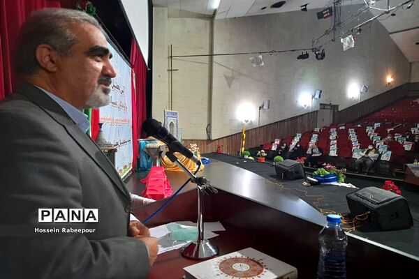مراسم تجلیل از برگزیدگان کشوری حوزه معاونت پرورشی منطقه 16