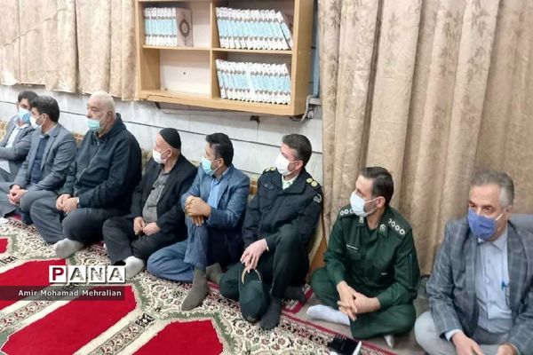 نشست بصیرتی و میز خدمت پیگیری مشکلات مردم در اقبالیه