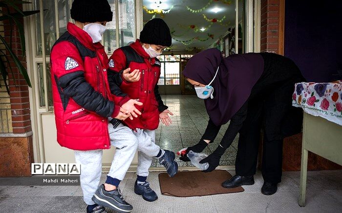 توصیه‌های کرونایی؛ ضدعفونی و گندزدایی مکرر در محل تردد دانش‌آموزان فراموش نشود