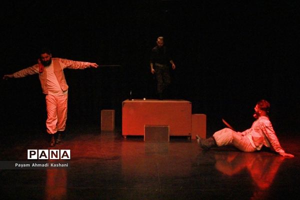 اجرای نمایش «بودای بزرگ کمکشان کن»