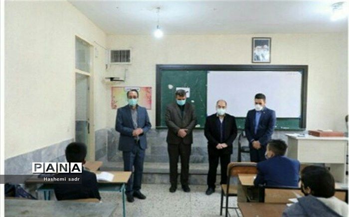 بازدید مدیر آموزش و پروش ناحیه ۲مشهد از مدارس مقطع متوسطه دوم