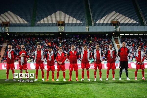دیدار تیم‌های پرسپولیس و صنعت نفت آبادان
