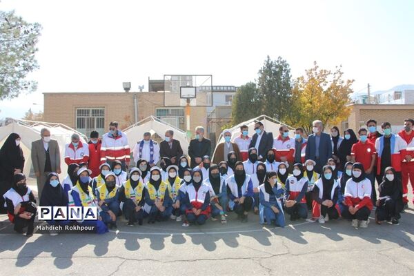 برگزاری بیست و سومین مانورسراسری زلزله در دبیرستان هاجر