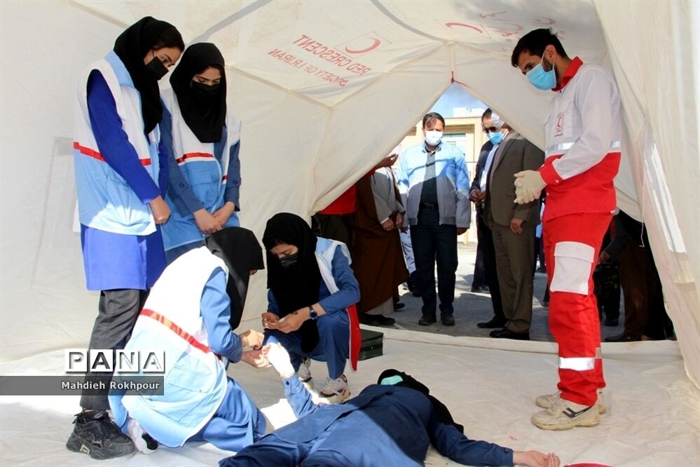 برگزاری بیست و سومین مانورسراسری زلزله در دبیرستان هاجر