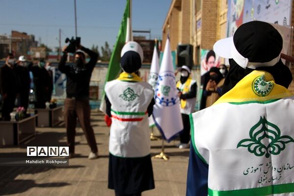 برگزاری بیست و سومین مانورسراسری زلزله در دبیرستان هاجر