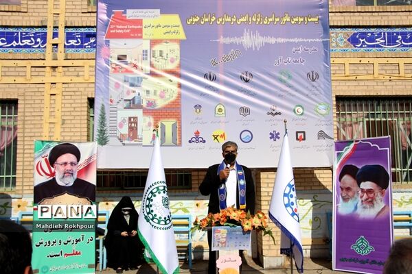 برگزاری بیست و سومین مانورسراسری زلزله در دبیرستان هاجر