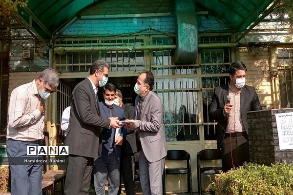 برگزاری مانور زلزله و اقدامات ایمنی در دبیرستان امام خمینی (ره) منطقه ۱۵